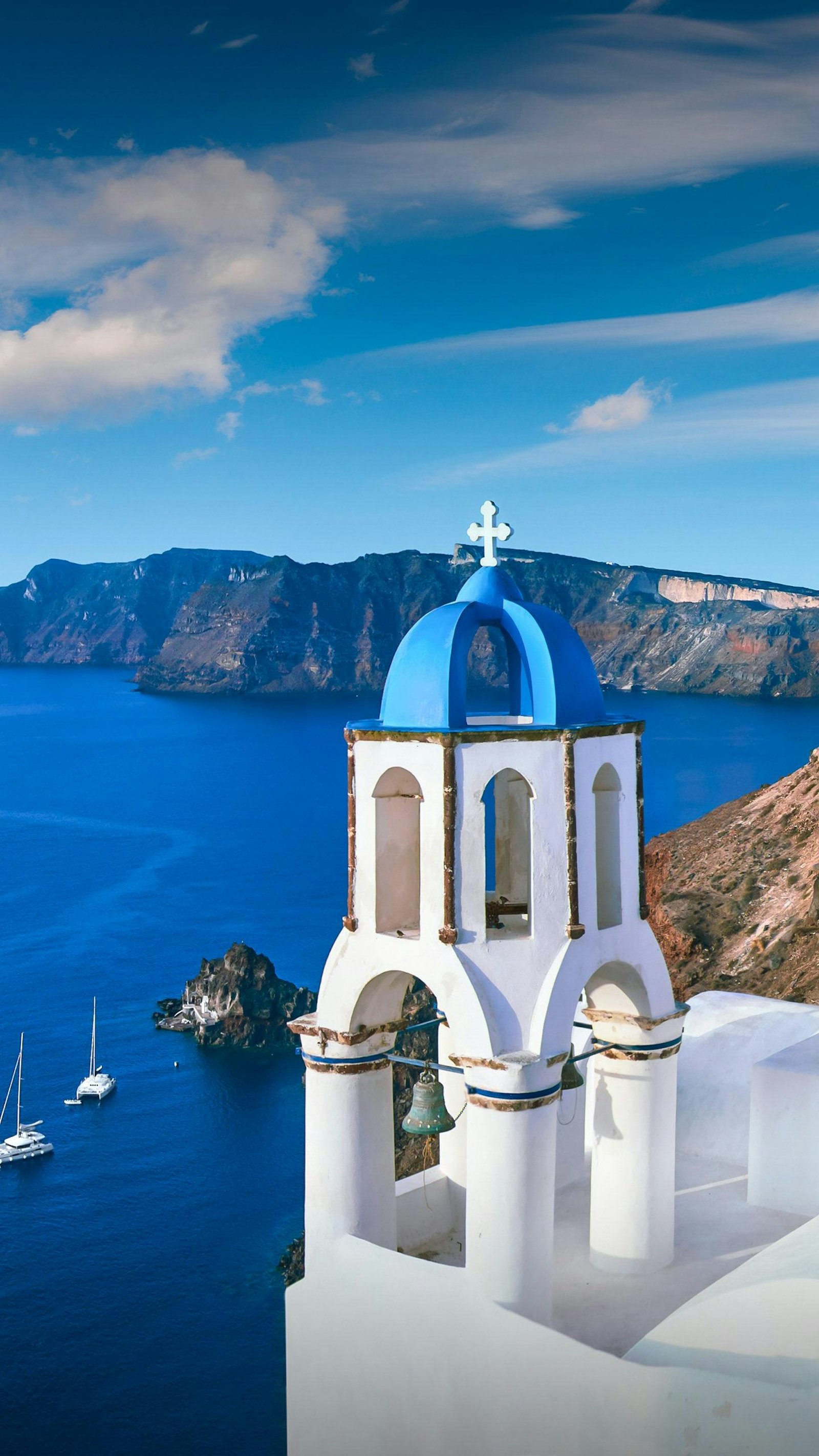 Igreja diante do mar em Santorini
